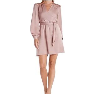 SOLD 😎Women’s plus size dress XL Express dress XL satin faux wrap long sleeve